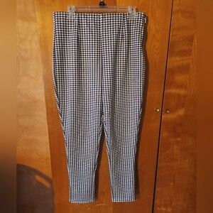NWOT Serra Houndstooth Pattern Pants Size L
